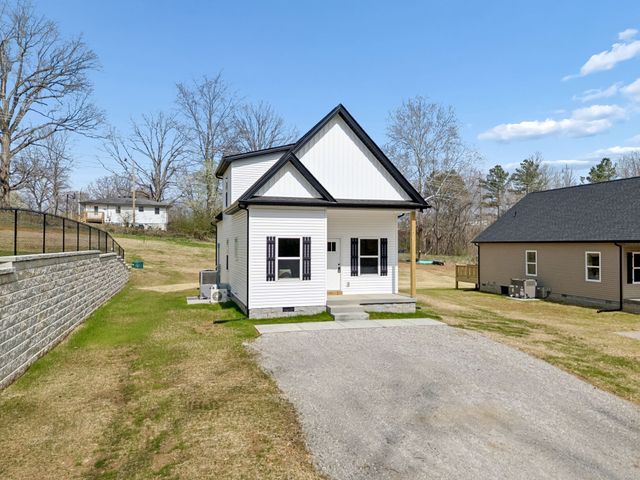 1118 W First Street, Dickson, TN 37055