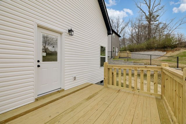 1118 W First Street, Dickson, TN 37055