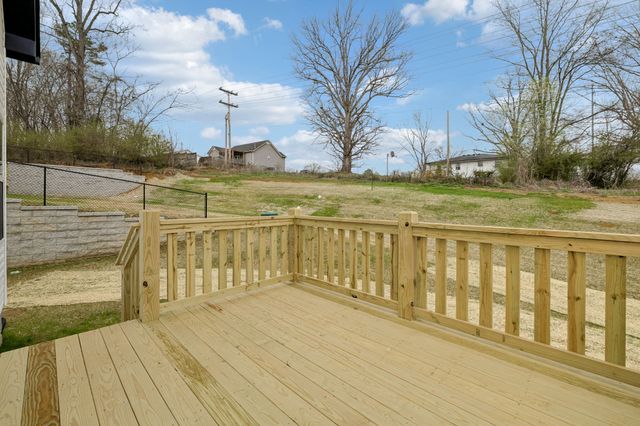 1118 W First Street, Dickson, TN 37055