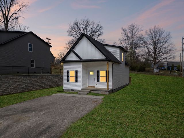1118 W First Street, Dickson, TN 37055