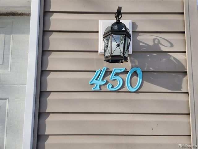 450 Glencoe, Temperance, MI 48182