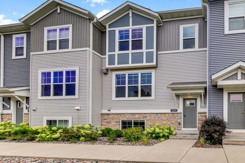 2235 Gateway Curve, North Saint Paul, MN 55109 — exterior