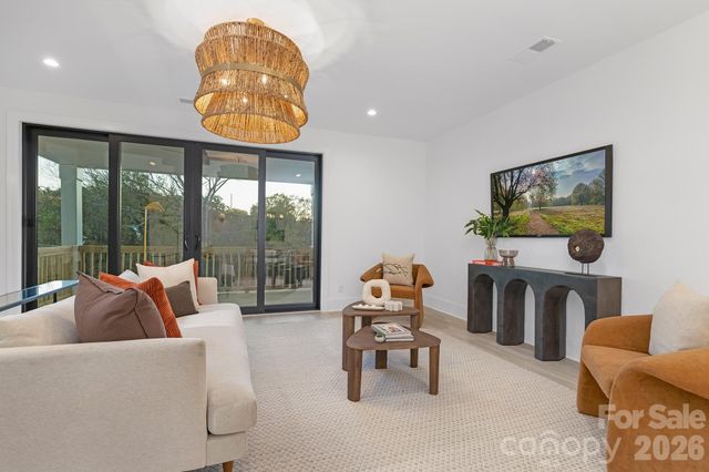 404 Dover Avenue, Charlotte, NC 28209