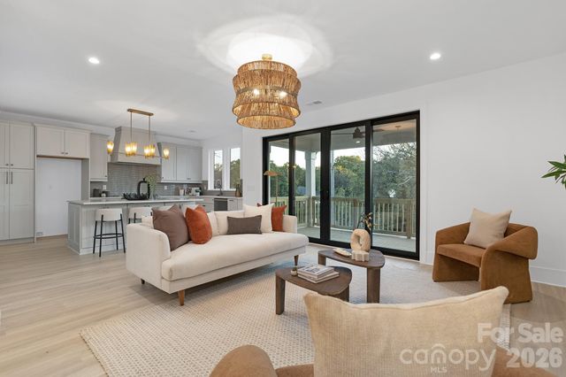 404 Dover Avenue, Charlotte, NC 28209