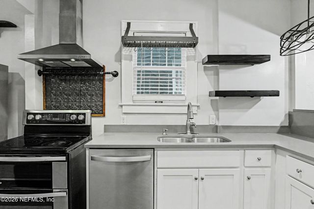 2856 COLLEGE Street, Jacksonville, FL 32205