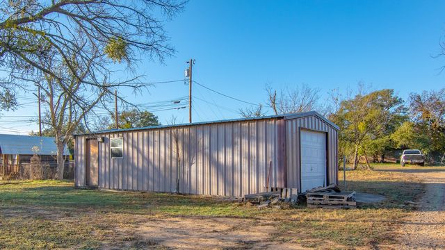 3409 Durham Avenue, Brownwood, TX 76801