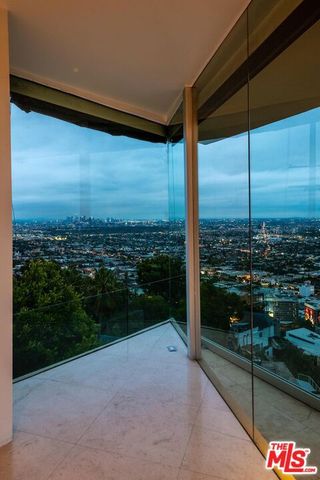 8690 Franklin Avenue, Los Angeles, CA 90069