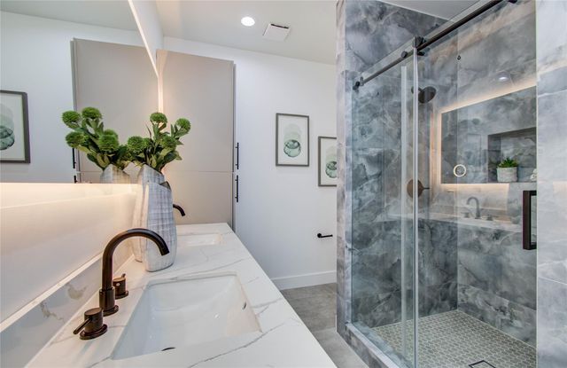 5024 Winnetka Street C, Houston, TX 77021