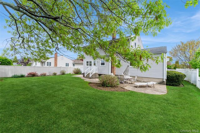 2 2nd Avenue, Farmingdale, NY 11735