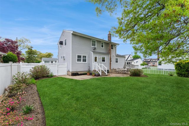 2 2nd Avenue, Farmingdale, NY 11735