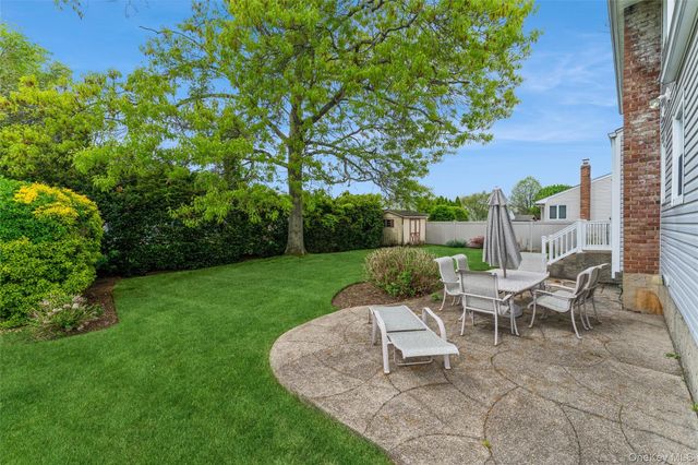 2 2nd Avenue, Farmingdale, NY 11735