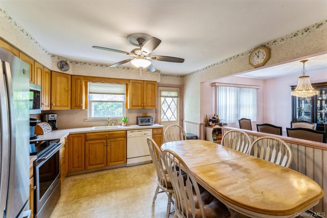 2 2nd Avenue, Farmingdale, NY 11735