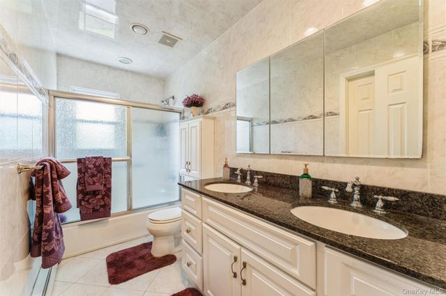 2 2nd Avenue, Farmingdale, NY 11735