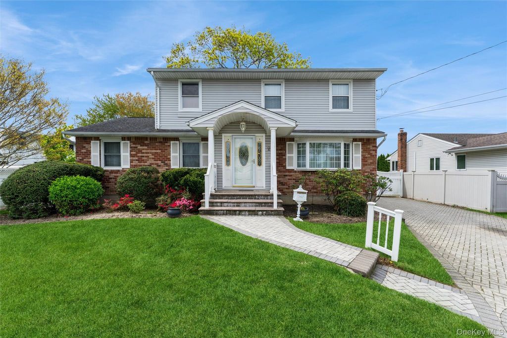 2 2nd Avenue, Farmingdale, NY 11735