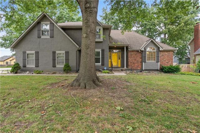 1028 SE Bordner Drive, Lee's Summit, MO 64081