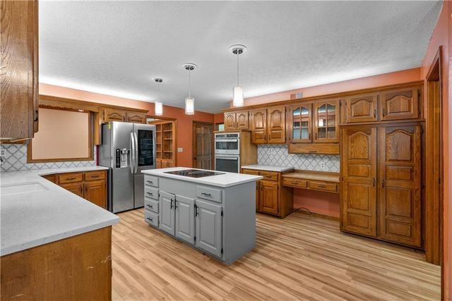 1028 SE Bordner Drive, Lee's Summit, MO 64081