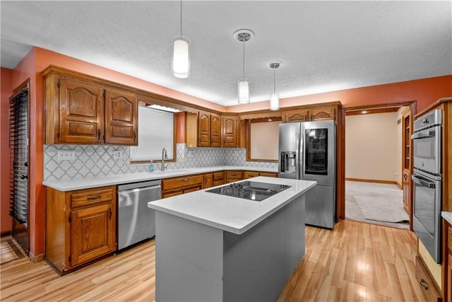 1028 SE Bordner Drive, Lee's Summit, MO 64081