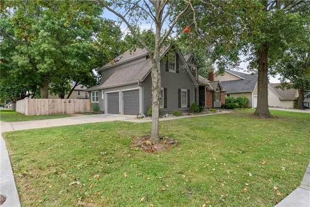 1028 SE Bordner Drive, Lee's Summit, MO 64081