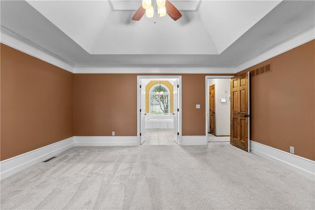 1028 SE Bordner Drive, Lee's Summit, MO 64081