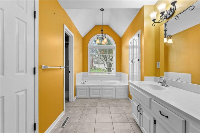 1028 SE Bordner Drive, Lee's Summit, MO 64081