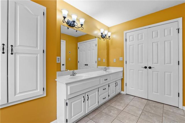 1028 SE Bordner Drive, Lee's Summit, MO 64081
