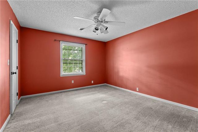 1028 SE Bordner Drive, Lee's Summit, MO 64081