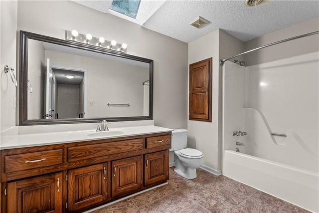 1028 SE Bordner Drive, Lee's Summit, MO 64081