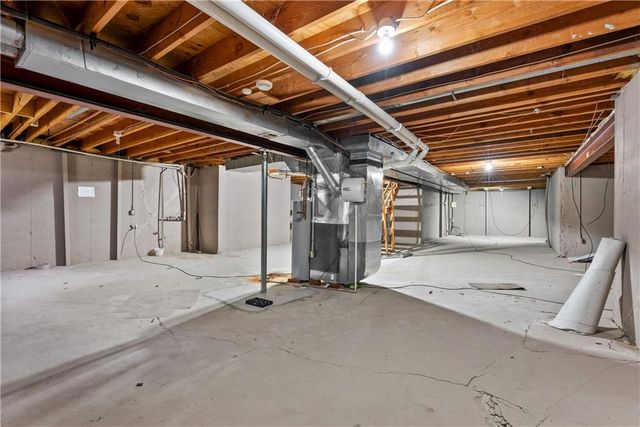 1028 SE Bordner Drive, Lee's Summit, MO 64081