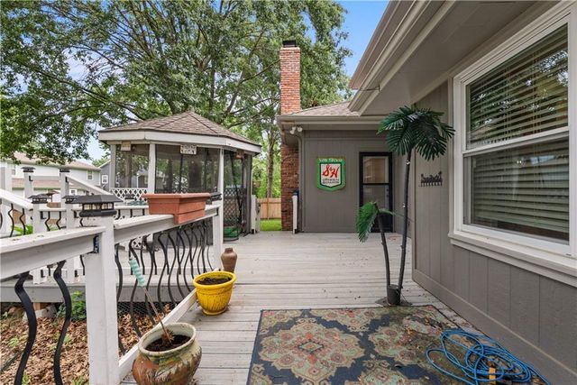 1028 SE Bordner Drive, Lee's Summit, MO 64081