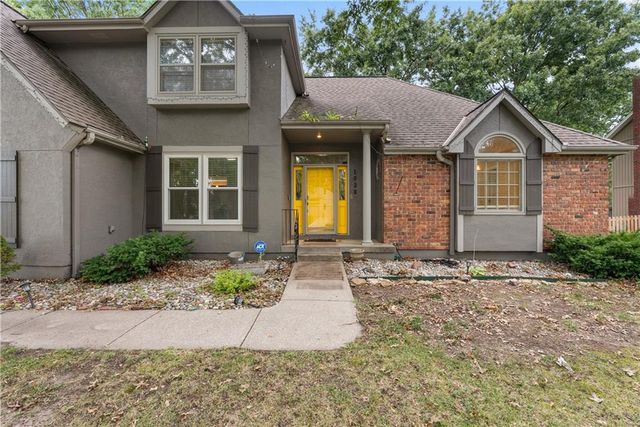 1028 SE Bordner Drive, Lee's Summit, MO 64081