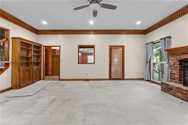 1028 SE Bordner Drive, Lee's Summit, MO 64081