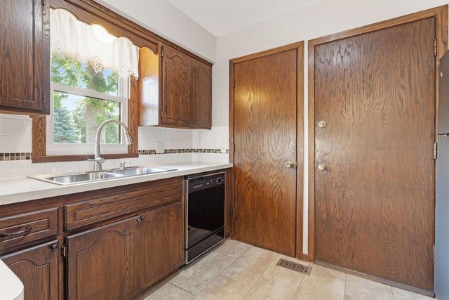8016 Idaho Circle N, Brooklyn Park, MN 55445