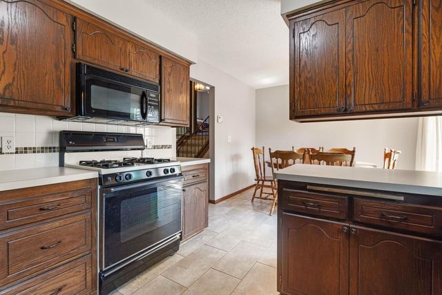 8016 Idaho Circle N, Brooklyn Park, MN 55445