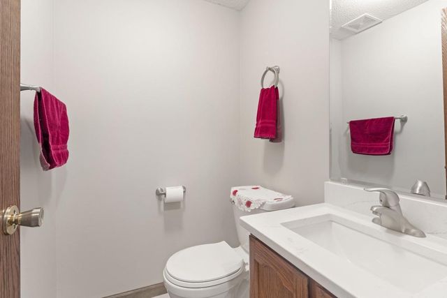 8016 Idaho Circle N, Brooklyn Park, MN 55445