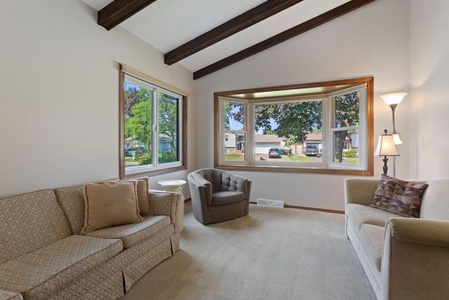 8016 Idaho Circle N, Brooklyn Park, MN 55445