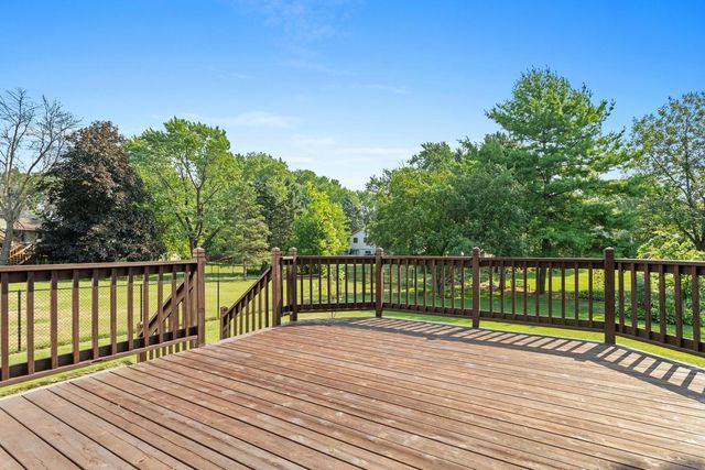 8016 Idaho Circle N, Brooklyn Park, MN 55445