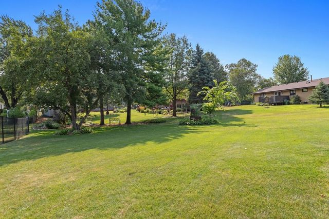 8016 Idaho Circle N, Brooklyn Park, MN 55445