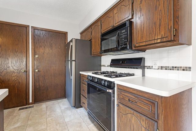 8016 Idaho Circle N, Brooklyn Park, MN 55445