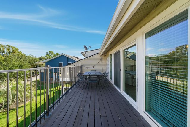 24 Lakeview Village, Conroe, TX 77356