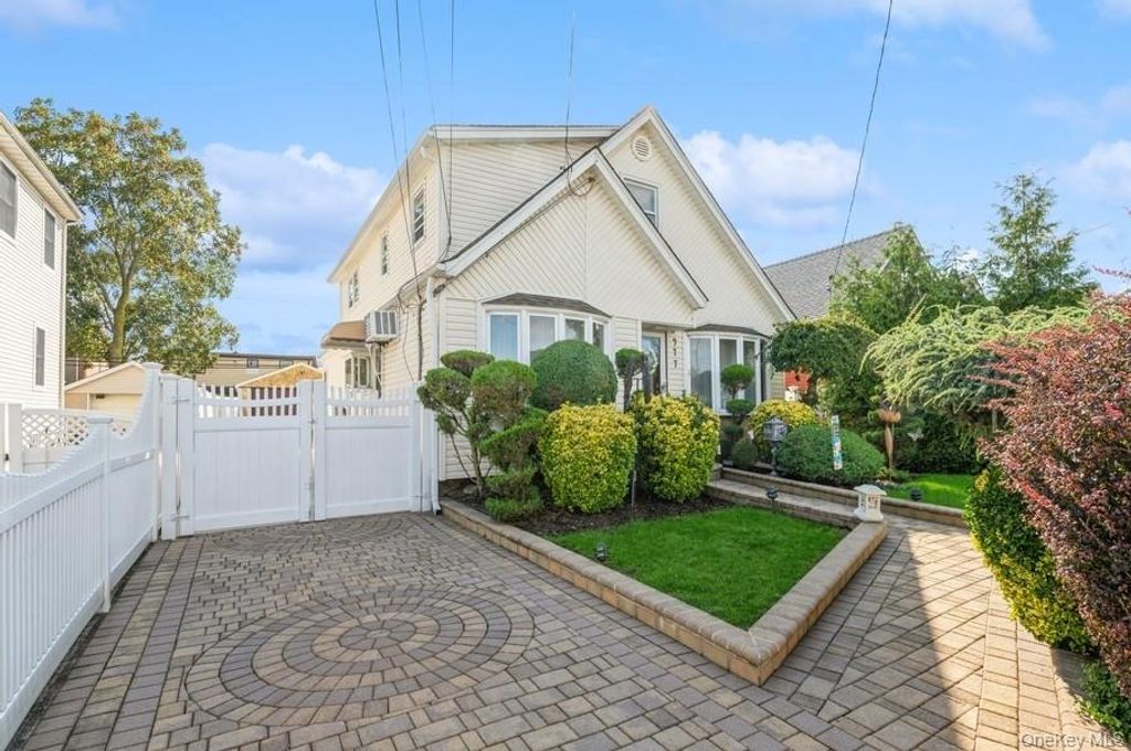 977 Third Avenue, Franklin Square, NY 11010 — photo 3