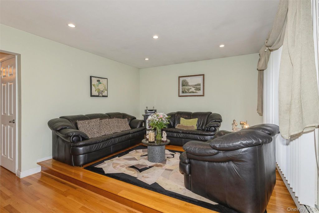 977 Third Avenue, Franklin Square, NY 11010 — photo 4