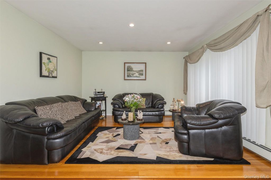 977 Third Avenue, Franklin Square, NY 11010 — photo 5