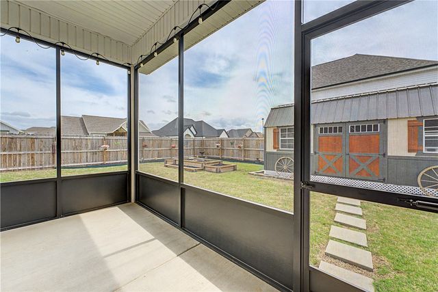 601 Phyllis Farm Road, Prairie Grove, AR 72753