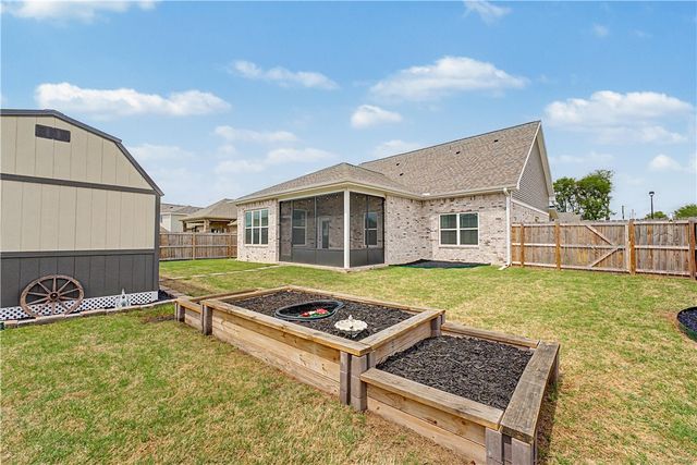 601 Phyllis Farm Road, Prairie Grove, AR 72753