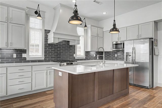 601 Phyllis Farm Road, Prairie Grove, AR 72753