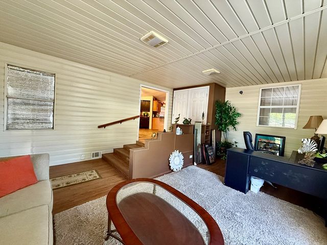 200 Jessica Lane, Geneva, AL 36340