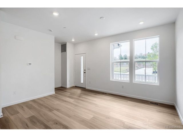 7675 S Mobile Way, Centennial, CO 80016