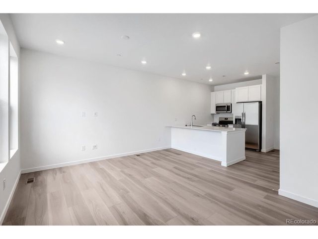 7675 S Mobile Way, Centennial, CO 80016