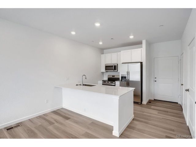7675 S Mobile Way, Centennial, CO 80016