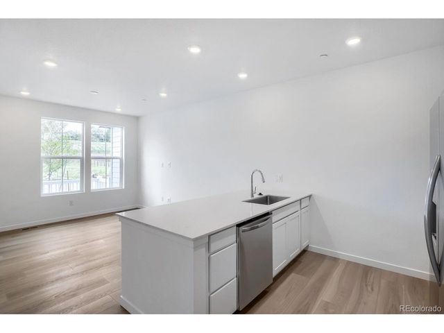 7675 S Mobile Way, Centennial, CO 80016